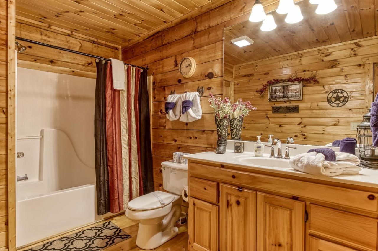 Magical Moments, Hot Tub, Wifi, 1089 Free Tickets Each Paid Day, Dollywood And More Gatlinburg Dış mekan fotoğraf