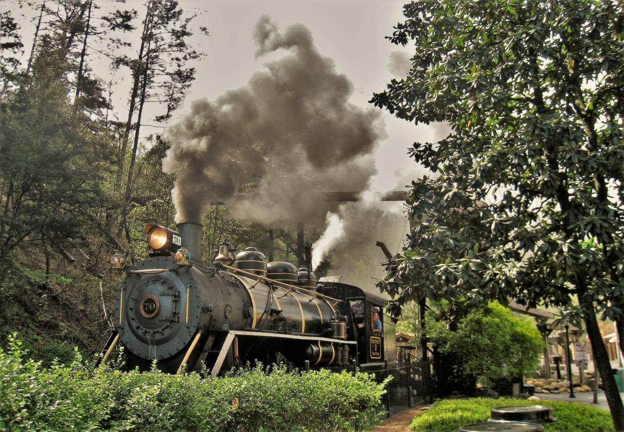 Magical Moments, Hot Tub, Wifi, 1089 Free Tickets Each Paid Day, Dollywood And More Gatlinburg Dış mekan fotoğraf